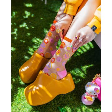 Smiley Face Daisy Sheer Crew Sock